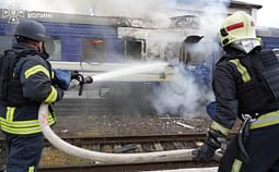 Alarm pranë kufirit me Poloninë, droni rus godet trenin pas atij ku udhëtonte ish-kryeministri britanik Boris Johnson, evakuohen 206 persona Alarm pranë kufirit me Poloninë, droni rus godet trenin pas atij ku udhëtonte ish-kryeministri britanik Boris Johnson, evakuohen 206 persona