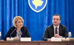 Kusari – Lila thotë se duhet tryezë e liderëve për tejkalimin e ngërçit, për tensionet sot fajëson PDK’në dhe AAK’në Kusari – Lila thotë se duhet tryezë e liderëve për tejkalimin e ngërçit, për tensionet sot fajëson PDK’në dhe AAK’në