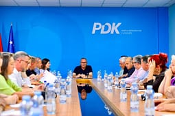 PDK: Vetëvendosje po rrënon rendin kushtetues, do ta mbrojmë shtetin me të gjitha mjetet PDK: Vetëvendosje po rrënon rendin kushtetues, do ta mbrojmë shtetin me të gjitha mjetet