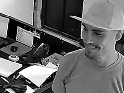 Rusi kreu vrasjen e trefishtë në Mal të Zi, më pas vrau veten pas rrethimit nga policia Rusi kreu vrasjen e trefishtë në Mal të Zi, më pas vrau veten pas rrethimit nga policia
