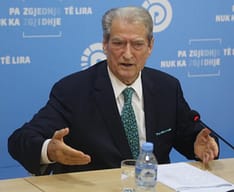 Berisha për zjarret: Synimi është hapja e trojeve për ndërtime, janë të diktuara nga betoni Berisha për zjarret: Synimi është hapja e trojeve për ndërtime, janë të diktuara nga betoni