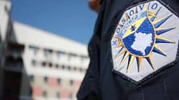 Arrestohet një person në Prishtinë, dyshohet për organizim të skemave piramidale dhe bixhoz të paligjshëm Arrestohet një person në Prishtinë, dyshohet për organizim të skemave piramidale dhe bixhoz të paligjshëm