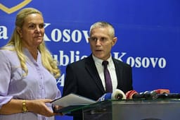 Aleanca kërkon transparencë për presidentin, Kadrijaj zbulon pse e qëlloi Kurtin me vezë Aleanca kërkon transparencë për presidentin, Kadrijaj zbulon pse e qëlloi Kurtin me vezë