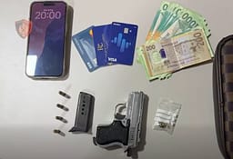 Iu gjet në çantë pistoleta me karikator të mbushur – Arrestohet turisti suedez në Durrës Iu gjet në çantë pistoleta me karikator të mbushur – Arrestohet turisti suedez në Durrës