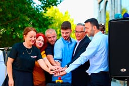 Djali i Rexhep Selimit, Ares Selimi, merr pjesën në nisjen “Orën e Pritjes” në Prishtinë Djali i Rexhep Selimit, Ares Selimi, merr pjesën në nisjen “Orën e Pritjes” në Prishtinë