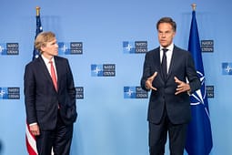 Nënsekretari amerikan i luftës zbarkon në NATO – temë diskutimi çështja e pranisë së trupave amerikane në Europë Nënsekretari amerikan i luftës zbarkon në NATO – temë diskutimi çështja e pranisë së trupave amerikane në Europë