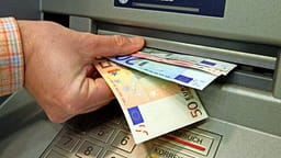 Pensionistët e Kosovës: Pensioni nuk po na mjafton Pensionistët e Kosovës: Pensioni nuk po na mjafton