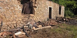 Detajet e reja nga tragjedia në Shkodër, trupat u gjetën nën rrënojat e shtëpisë së djegur, familja sapo ishte kthyer nga Gjermania Detajet e reja nga tragjedia në Shkodër, trupat u gjetën nën rrënojat e shtëpisë së djegur, familja sapo ishte kthyer nga Gjermania