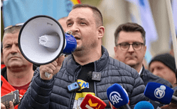 Trendafilov: Me këto paga, punëtorët në Maqedoninë e Veriut vetëm mbijetojnë Trendafilov: Me këto paga, punëtorët në Maqedoninë e Veriut vetëm mbijetojnë