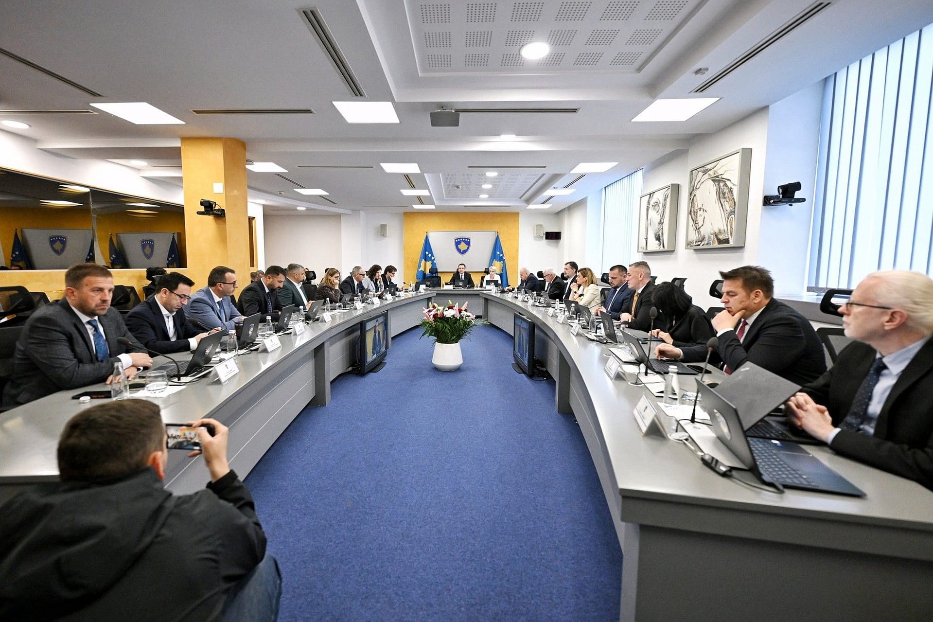 Qeveria ndan mbi 10.8 milionë euro për organizimin e zgjedhjeve të 7 qershorit Qeveria ndan mbi 10.8 milionë euro për organizimin e zgjedhjeve të 7 qershorit