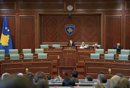 Pasi foli Gjykata, VV e “njeh të drejtën e PDK për të propozuar kandidat për nënkryetar Kuvendi” – votimi në rend dite të hënën Pasi foli Gjykata, VV e “njeh të drejtën e PDK për të propozuar kandidat për nënkryetar Kuvendi” – votimi në rend dite të hënën