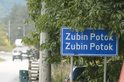 Policia nis hetimet për terrorizëm pas mesazheve në Zubin-Potok Policia nis hetimet për terrorizëm pas mesazheve në Zubin-Potok