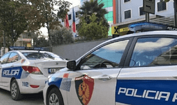 Vrasje me kallashnikov në Korçë, ekzekutohet 20-vjeçari – i dyshuari në arrati Vrasje me kallashnikov në Korçë, ekzekutohet 20-vjeçari – i dyshuari në arrati
