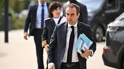 Kryeministri francez përballet me reagimin ndaj zjarreve, ndërsa flakët vazhdojnë të përhapen në të gjithë Evropën Kryeministri francez përballet me reagimin ndaj zjarreve, ndërsa flakët vazhdojnë të përhapen në të gjithë Evropën
