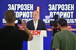 Filipçe: LSDM rriti pagat, tani le të rrisë Qeveria pagat në arsim dhe kujdes shëndetësor me 40% Filipçe: LSDM rriti pagat, tani le të rrisë Qeveria pagat në arsim dhe kujdes shëndetësor me 40%