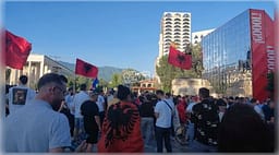 Protesta kundër projektit të investimit në Zvërnec, vijon për të 21-ën ditë radhazi Protesta kundër projektit të investimit në Zvërnec, vijon për të 21-ën ditë radhazi