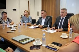 Klekovski në takim me përfaqësuesit e mjekëve amë, premtoi termine më të shpejta për kontrollet specialistike Klekovski në takim me përfaqësuesit e mjekëve amë, premtoi termine më të shpejta për kontrollet specialistike