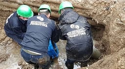 Shpërthen gypi i ujësjellësit, ndërpritet furnizimi me ujë në Gadime dhe rrethinë Shpërthen gypi i ujësjellësit, ndërpritet furnizimi me ujë në Gadime dhe rrethinë