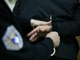 E kanosi fqinjin, arrestohet 31-vjeçari në Ferizaj E kanosi fqinjin, arrestohet 31-vjeçari në Ferizaj