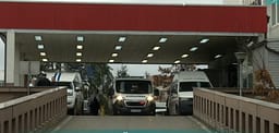 Vdes në QKUK këmbësori i goditur nga vetura në rrugën Podujevë–Prishtinë Vdes në QKUK këmbësori i goditur nga vetura në rrugën Podujevë–Prishtinë