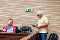 Xhelal Sveçla dënohet me burgim me kusht për hedhjen e gazit lotsjellës në Kuvend Xhelal Sveçla dënohet me burgim me kusht për hedhjen e gazit lotsjellës në Kuvend