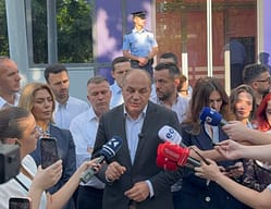 Enver Hoxhaj para Qeverisë: Kurti e ka uzurpuar zyrën e kryeministrit Enver Hoxhaj para Qeverisë: Kurti e ka uzurpuar zyrën e kryeministrit