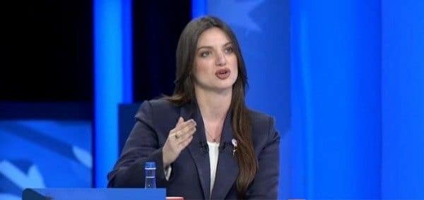 Statovci “godet” ish-partinë: Ta kesh emrin GUXO dhe mos të kesh guxim ta përkrahësh Osmanin Statovci “godet” ish-partinë: Ta kesh emrin GUXO dhe mos të kesh guxim ta përkrahësh Osmanin