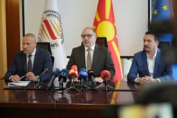 Kallëzim penal kundër oficerëve të policisë dhe doganierëve, nga kontrabanda me cigare kanë shkaktuar dëm mbi 6 milionë euro në buxhet Kallëzim penal kundër oficerëve të policisë dhe doganierëve, nga kontrabanda me cigare kanë shkaktuar dëm mbi 6 milionë euro në buxhet