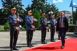 Ambasadori australian i dorëzon letrat kredenciale Haxhiut Ambasadori australian i dorëzon letrat kredenciale Haxhiut