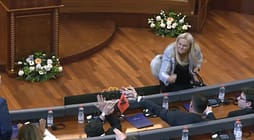 Si u sulmua Albin Kurti me vezë nga Time Kadrijaj? Si u sulmua Albin Kurti me vezë nga Time Kadrijaj?