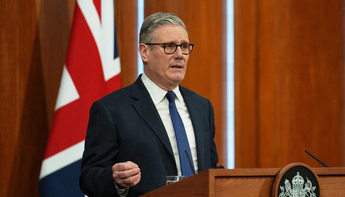 Starmer përballet me ditën e tij më të vështirë Starmer përballet me ditën e tij më të vështirë