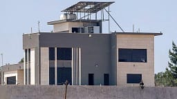 Palestinezëve u është thënë të largohen nga shtëpitë në fshatin ku kolonët izraelitë kanë rrethuar shtëpitë Palestinezëve u është thënë të largohen nga shtëpitë në fshatin ku kolonët izraelitë kanë rrethuar shtëpitë
