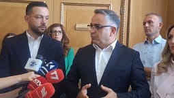 Tahiri – Kurtit: Presidentin nuk do ta merr, s’do të ketë parti-shtet Tahiri – Kurtit: Presidentin nuk do ta merr, s’do të ketë parti-shtet