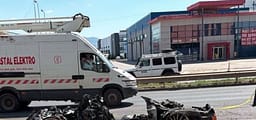 Dalin pamjet: Momenti kur vetura bëhet “shkrumb e hi” në rrugën Prishtinë-Ferizaj, u dogj derisa ishte në lëvizje Dalin pamjet: Momenti kur vetura bëhet “shkrumb e hi” në rrugën Prishtinë-Ferizaj, u dogj derisa ishte në lëvizje