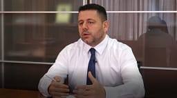 Bekë Berisha për Kurtin: Duhet me ia marrë qeverinë këtij njeriu të keq – jo më me konferenca për media Bekë Berisha për Kurtin: Duhet me ia marrë qeverinë këtij njeriu të keq – jo më me konferenca për media