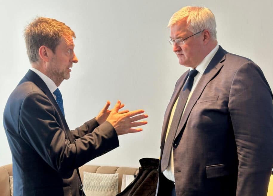 Ministri Hoxha takim me homologun Ukrainas: Në Qershor Tirana mirëpret ministerialin për Ukrainën Ministri Hoxha takim me homologun Ukrainas: Në Qershor Tirana mirëpret ministerialin për Ukrainën