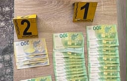 Grabitet një shtëpi në Leposaviq, vidhen 12 mijë euro, 40 mijë dinarë e ari, policia kap tre të dyshuar, i katërti në arrati Grabitet një shtëpi në Leposaviq, vidhen 12 mijë euro, 40 mijë dinarë e ari, policia kap tre të dyshuar, i katërti në arrati