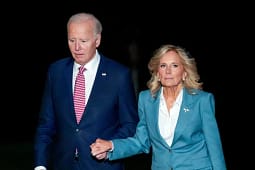 Gruaja e Bidenit konfirmon gjendjen e rëndë të Joe: Ai do të vdesë Gruaja e Bidenit konfirmon gjendjen e rëndë të Joe: Ai do të vdesë