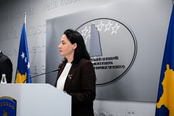 Fitore Pacolli e anashkalon zhvillimin e ditës, LDK’në, merret me Time Kadriajn Fitore Pacolli e anashkalon zhvillimin e ditës, LDK’në, merret me Time Kadriajn