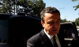 Kurti: Marrëveshja me LDK-në ka marrë goditje të rëndë, por ende nuk është zhvlerësuar Kurti: Marrëveshja me LDK-në ka marrë goditje të rëndë, por ende nuk është zhvlerësuar