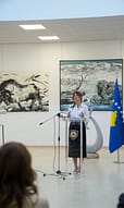 Haxhiu merr pjesë në zbulimin e muralit “Çast” në Therandë Haxhiu merr pjesë në zbulimin e muralit “Çast” në Therandë