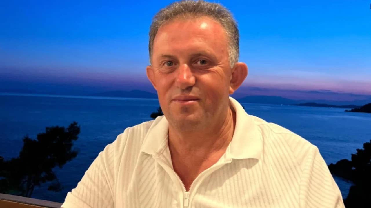Rrihet barbarisht ish-kreu i PD-së në Lezhë, të dyshuarit ia thyen këmbët dhe ia prenë veshin Rrihet barbarisht ish-kreu i PD-së në Lezhë, të dyshuarit ia thyen këmbët dhe ia prenë veshin