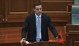Gruda: Vitin e kaluar s’i kishin votat por propozonin çdo 24 orë, sot i kanë por s’vijnë – vetëm për ta bllokuar Kosovën Gruda: Vitin e kaluar s’i kishin votat por propozonin çdo 24 orë, sot i kanë por s’vijnë – vetëm për ta bllokuar Kosovën
