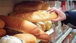 Furrat e bukës në Maqedoni po ankohen për rritjen e kostove të prodhimit Furrat e bukës në Maqedoni po ankohen për rritjen e kostove të prodhimit