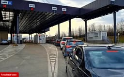 Pikat kufitare për hyrje-dalje nga Kosova, pritjet deri në 35 minuta Pikat kufitare për hyrje-dalje nga Kosova, pritjet deri në 35 minuta