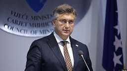 Plenkoviq: Nderimi i Mladiqit është dështim i plotë politik dhe moral i Serbisë Plenkoviq: Nderimi i Mladiqit është dështim i plotë politik dhe moral i Serbisë
