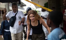Shakira zotohet të rindërtojë 10 shkolla pas tërmetit shkatërrues në Kolumbi Shakira zotohet të rindërtojë 10 shkolla pas tërmetit shkatërrues në Kolumbi