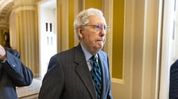 Mitch McConnell del nga qendra e rehabilitimit pas disa javësh, e paqartë kur do të rikthehet në Senat Mitch McConnell del nga qendra e rehabilitimit pas disa javësh, e paqartë kur do të rikthehet në Senat
