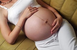 Kur duhet të ndaloni së fjeturi në shpinë gjatë shtatzënisë? Kur duhet të ndaloni së fjeturi në shpinë gjatë shtatzënisë?