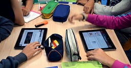 Inteligjenca artificiale në klasë: Ndihmë apo pengesë? Inteligjenca artificiale në klasë: Ndihmë apo pengesë?